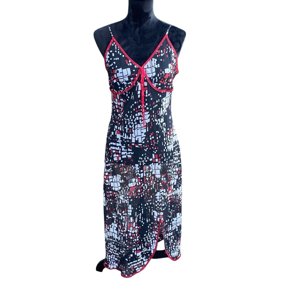 Jones New York‎ Black and Red Chemise with V-Neckline